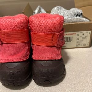 North face alpenglow snow boot sz 4 NWOT